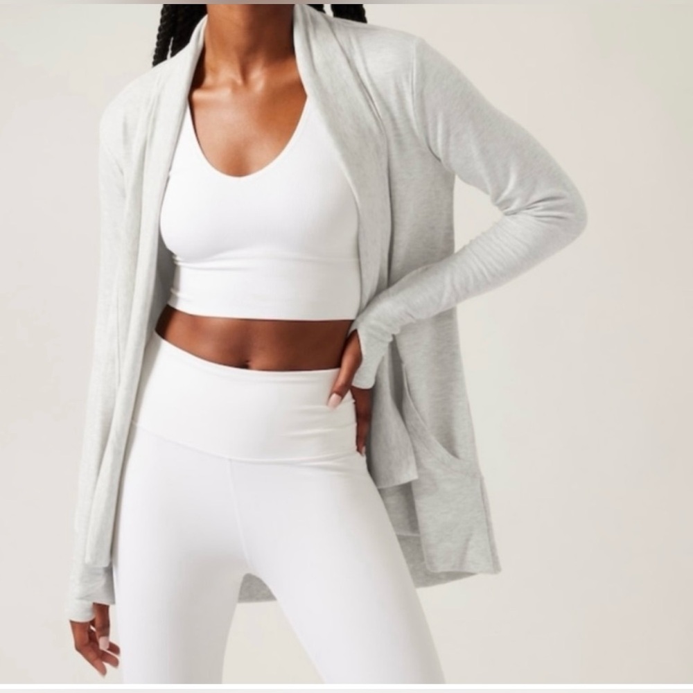 ATHLETA NWT Pranayama Large Gray Wrap